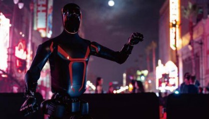 特斯拉人形机器人量产计划生变 上海工厂销量环比增长成业绩支柱