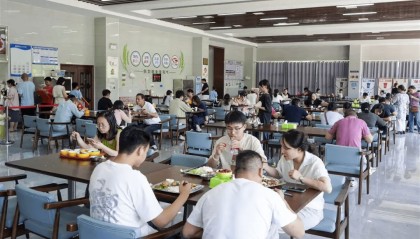 “五一”假期！赤壁市政府食堂火遍全网
