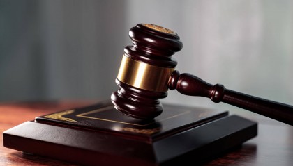 一互联网公司员工借虚拟币业务受贿和侵占近千万元，获刑12年