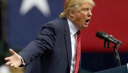 特朗普表面当总统，实际在做生意：虚拟币、手机、5G服务、炒股