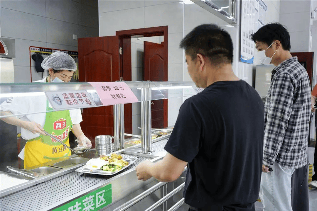“五一”假期！赤壁市政府食堂火遍全网