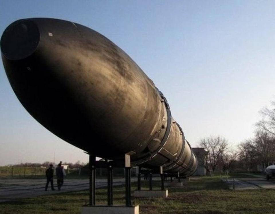 梅德韦杰夫警告北约，俄将取消核武器的自我限制