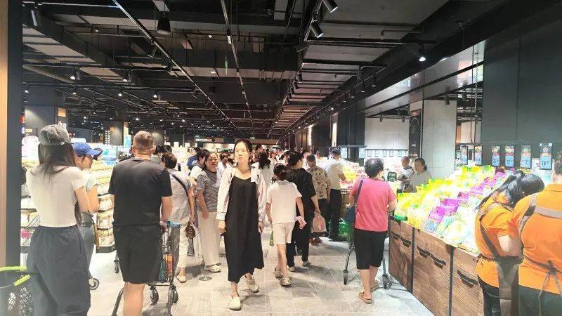 高新区（新市区）：新疆首家“胖东来”指导调改店开业当天销售达244万元！同比增长286%