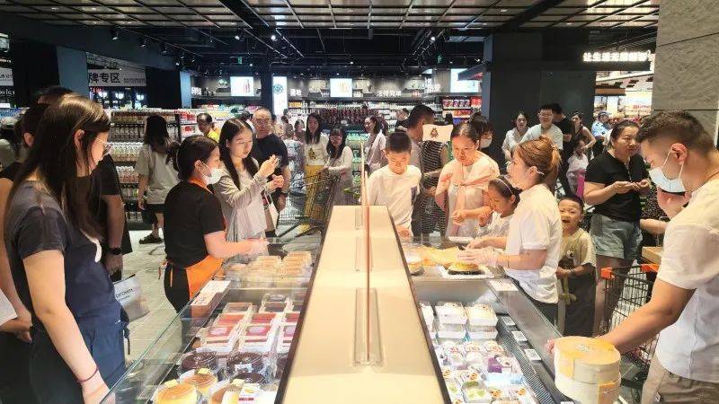 高新区（新市区）：新疆首家“胖东来”指导调改店开业当天销售达244万元！同比增长286%