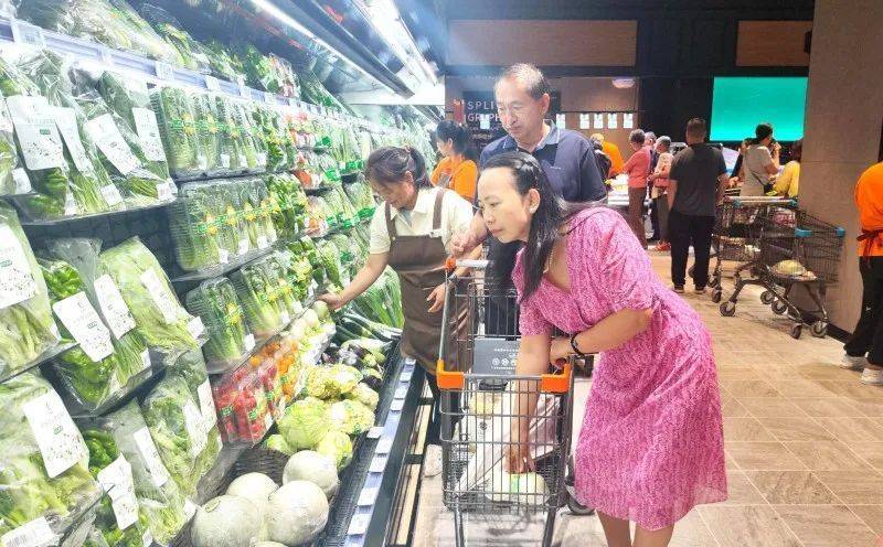 高新区（新市区）：新疆首家“胖东来”指导调改店开业当天销售达244万元！同比增长286%