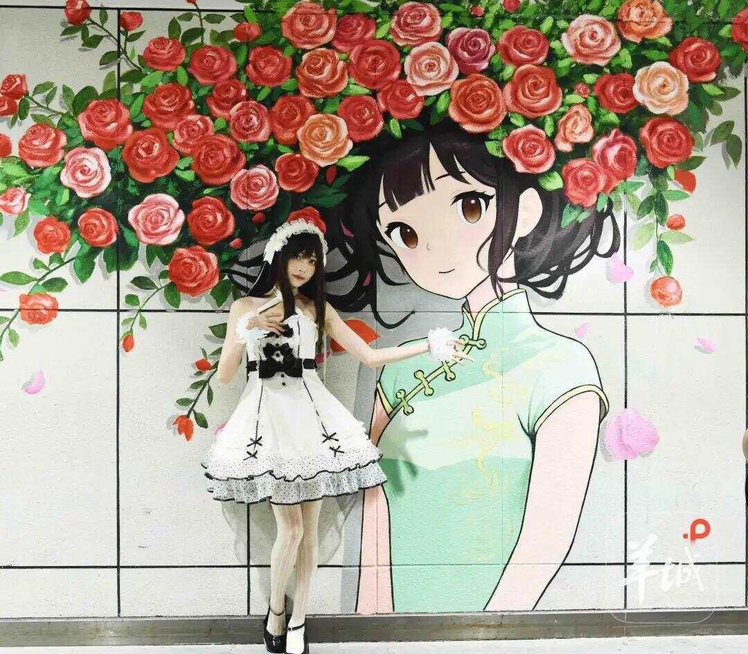 深圳之眼迎来“簪花少女”，市民纷纷打卡