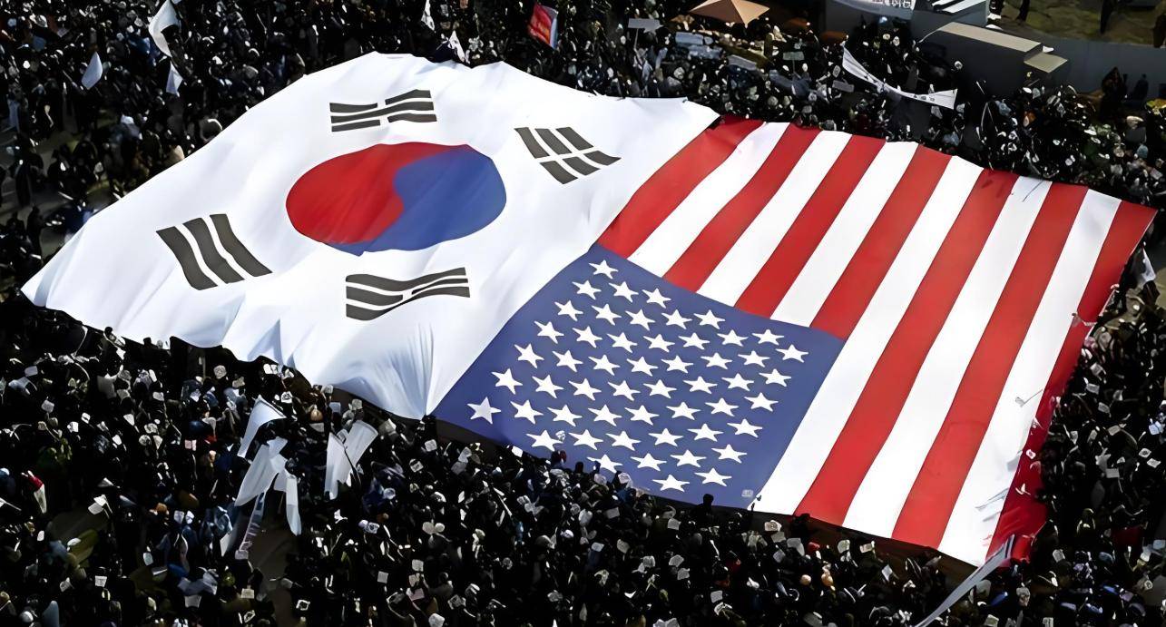 举着“滚回中国”标语牌，韩国都是什么人在搞反华游行？答案揭晓