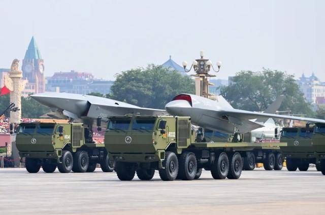 一个座舱的差距：中国无人机已可独立空战，美国把无人机改战斗机
