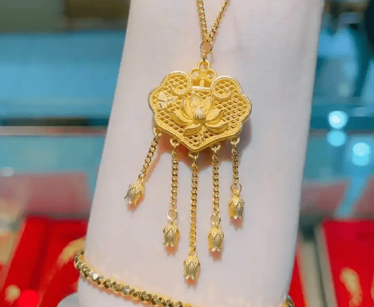 红双囍金楼推荐3款简约精致黄金小戒指