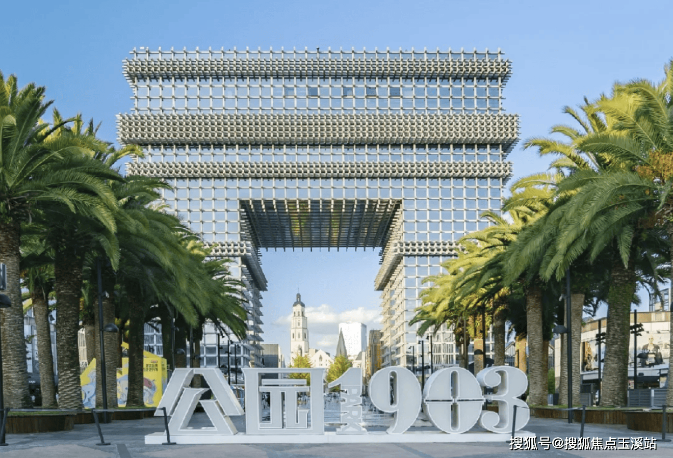 您是否迫切想知晓昆明筑友玺珑湾当下最新房价、户型详情？是否好奇该楼盘开发商背后鲜为人知的故事？是否急需获取售楼处联系电话？赶快查询营销中心吧！